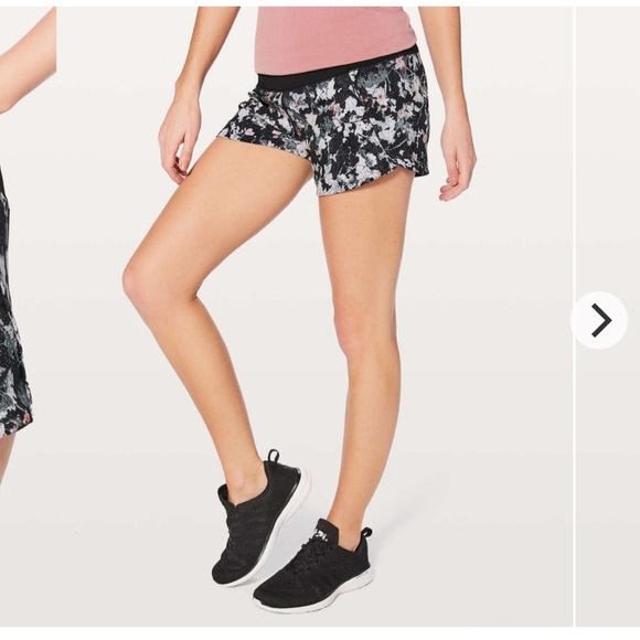 Lululemon Run Times Short II in Spring Bloom Multi Black Size 8 - Picture 2 of 11